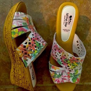 Excellent Condition, Cute, Comfortable Spring Step Sandals - Size 9.5